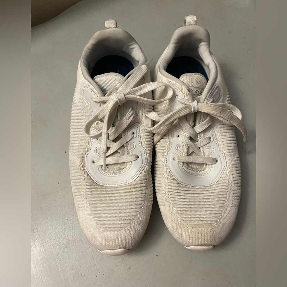 Skechers by bobs shoes women size 9 white